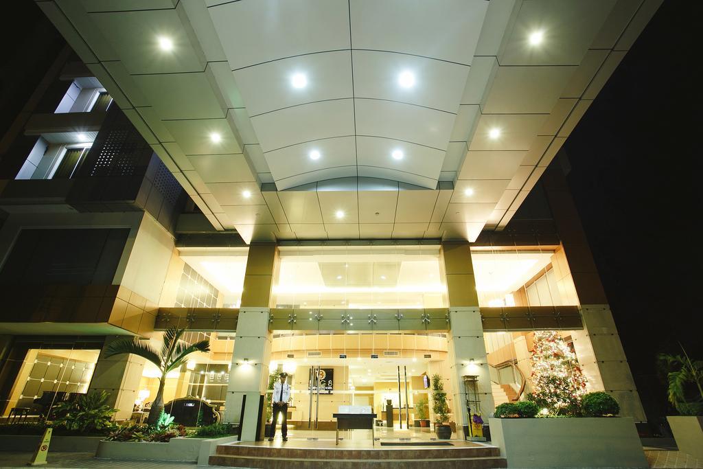 8大企业酒店 Tagum 外观 照片
