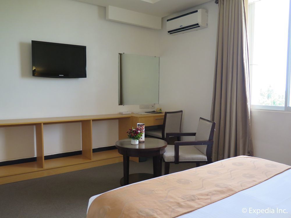 8大企业酒店 Tagum 外观 照片