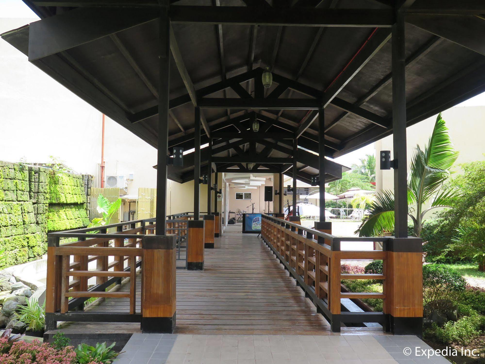 8大企业酒店 Tagum 外观 照片