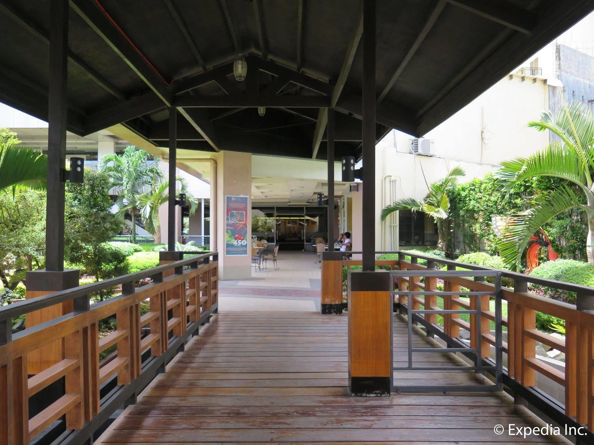 8大企业酒店 Tagum 外观 照片